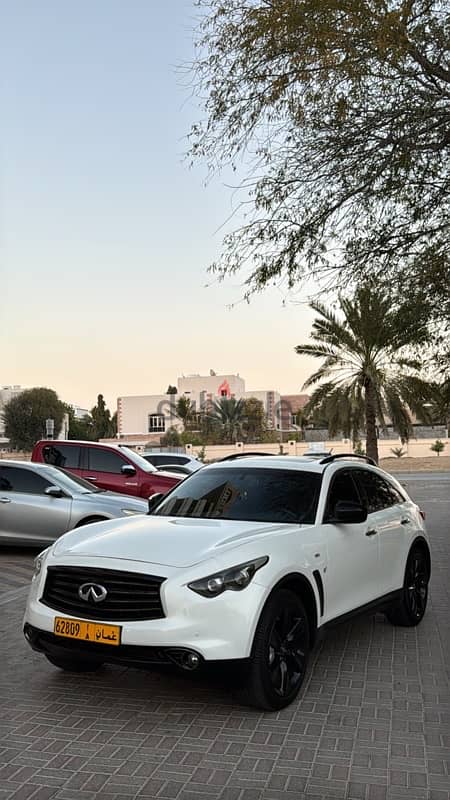 Infiniti QX70 S 2015 oman agency no. 1 0