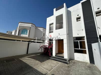 Stunningly Modern 4 bedroom villa with external maid located in Azaiba