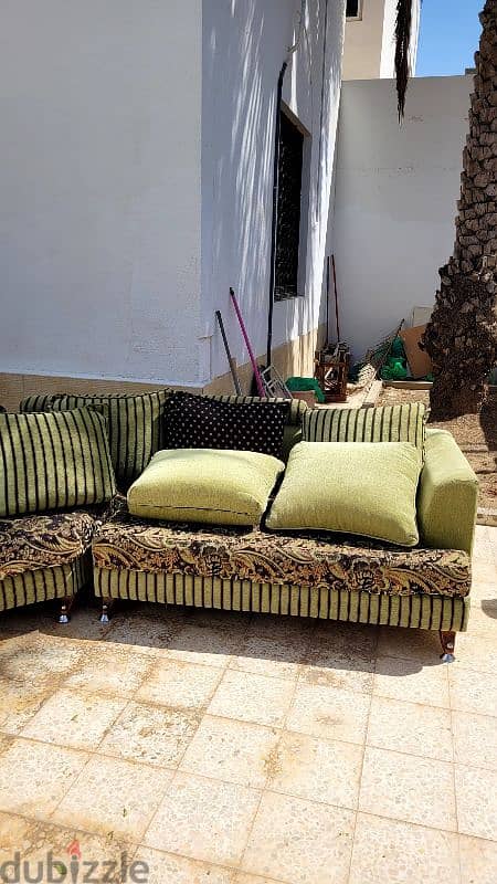 Sofa Set For Sale/ طقم كنب نصف دائري للبيع 1