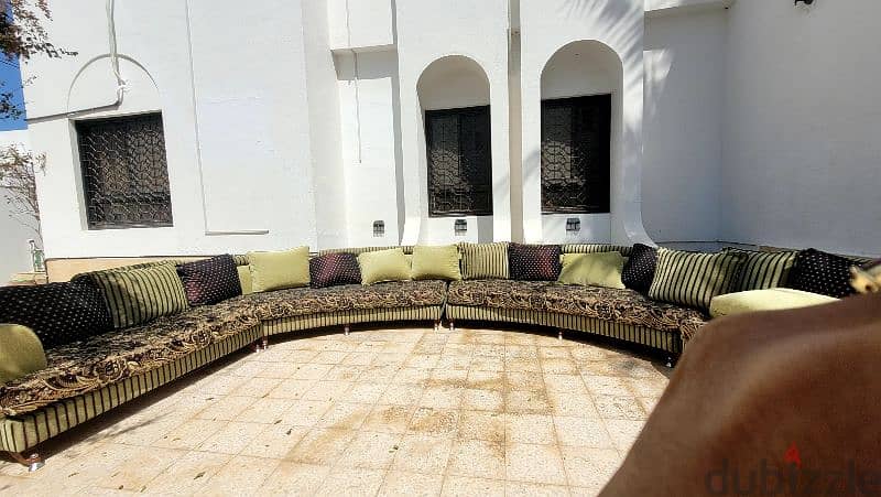 Sofa Set For Sale/ طقم كنب نصف دائري للبيع 3