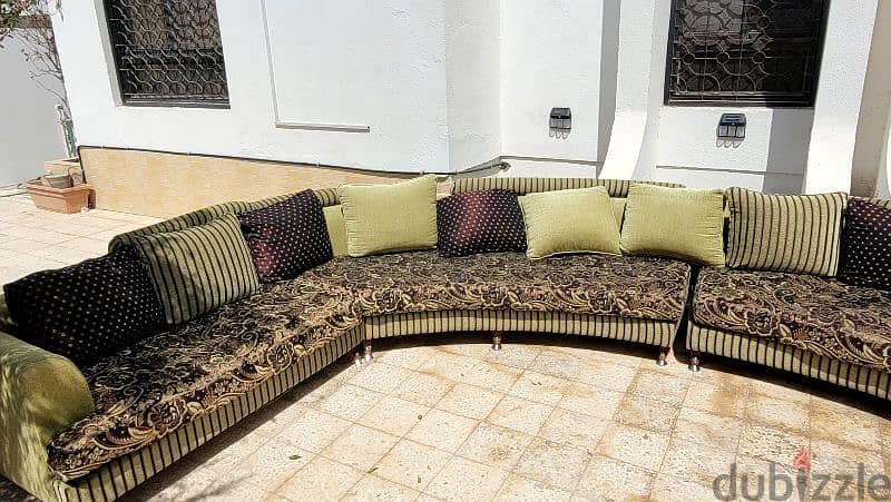 Sofa Set For Sale/ طقم كنب نصف دائري للبيع 5