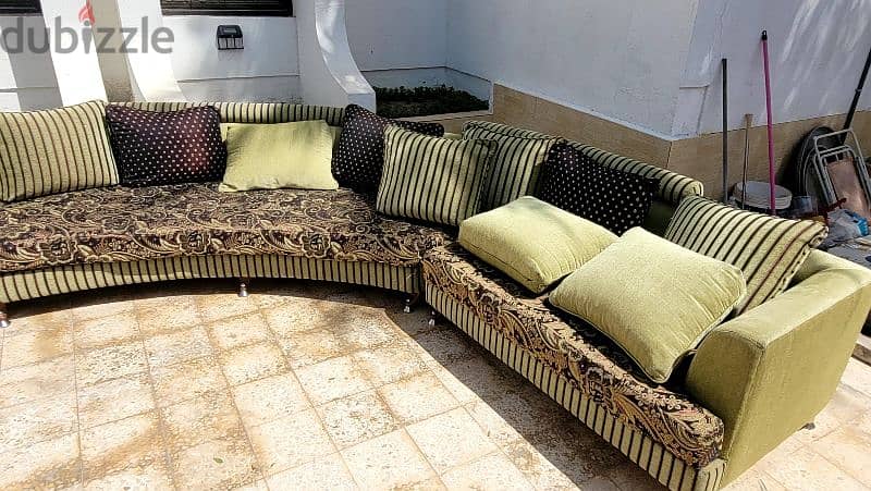 Sofa Set For Sale/ طقم كنب نصف دائري للبيع 6