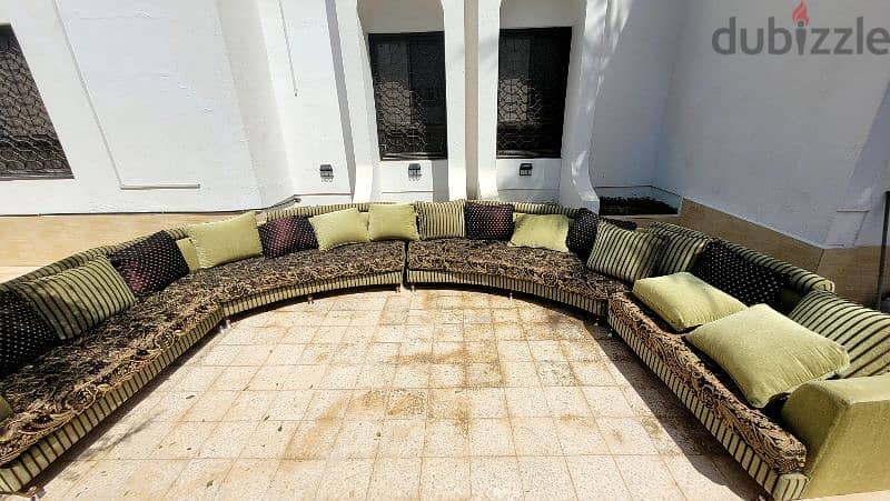 Sofa Set For Sale/ طقم كنب نصف دائري للبيع 8