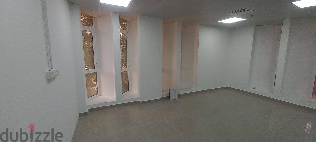 6Me1 Fabulous offices for rent in Qurum near Grand Hayat 1