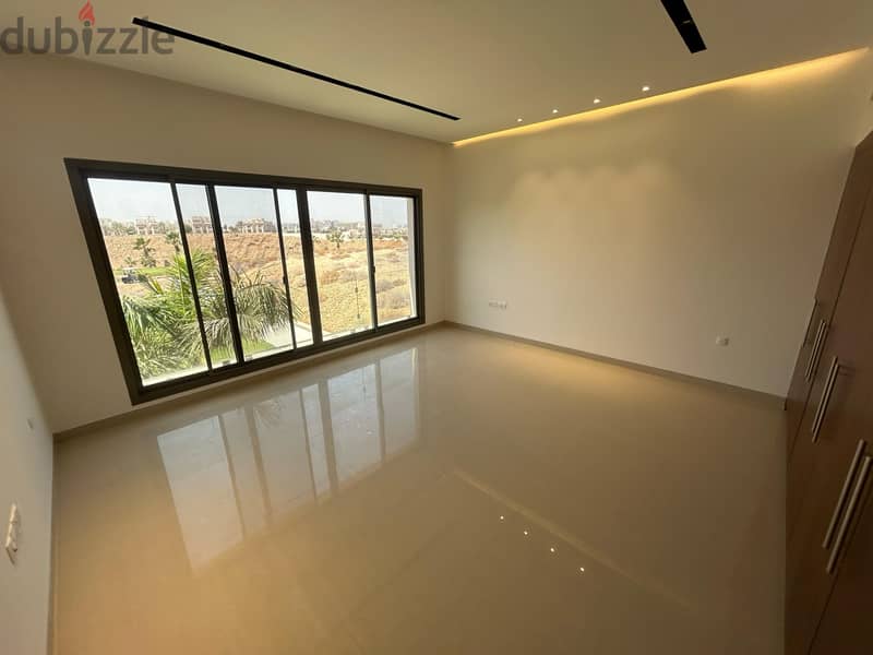 Luxury Five-Bedroom Villa in Muscat Hills with Private Pool 11