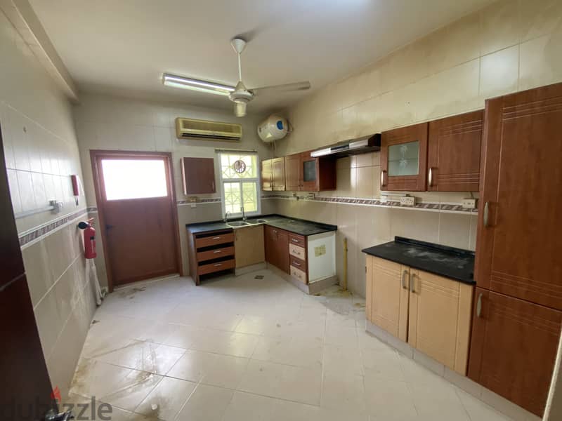 5me13 Amazing 4BHK villa for rent in bosher al mona 2