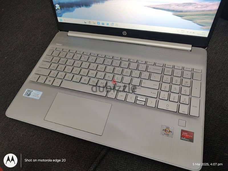 HP laptop AMD SILVER 4