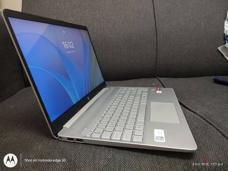 HP laptop AMD SILVER 6