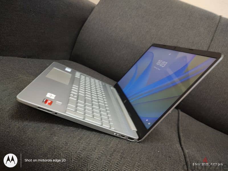 HP laptop AMD SILVER 8