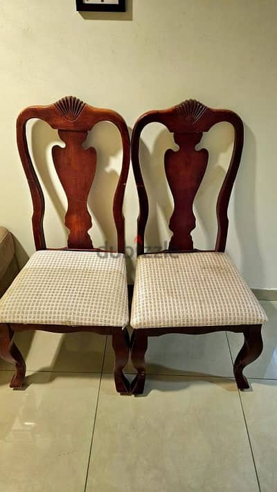 2 chairs Wooden