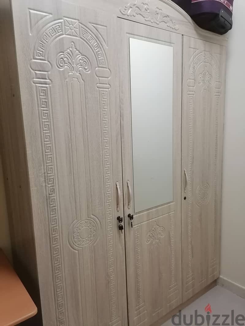 Cupboard 3 door 0