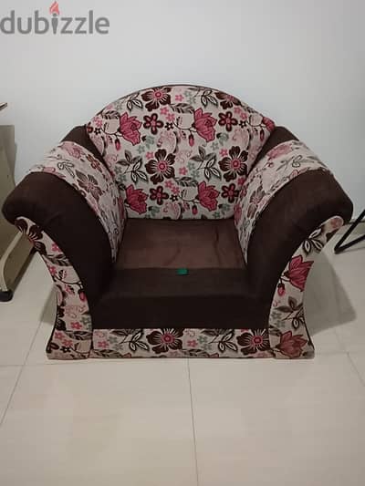 Single chair big size Sofa available for sale @7 rial