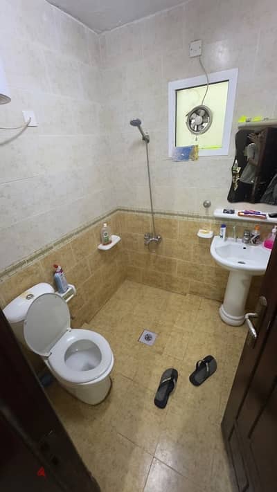 attach bathroom  electricity Wi-Fi water included rent 120 riaal