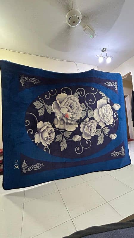 Blue colour King size blanket for sale 0