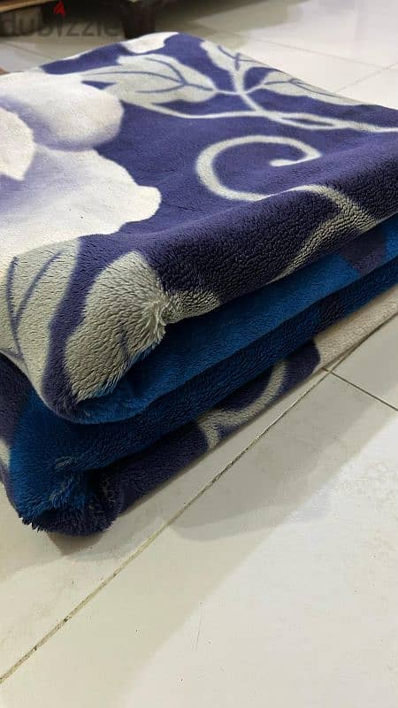 Blue colour King size blanket for sale 1