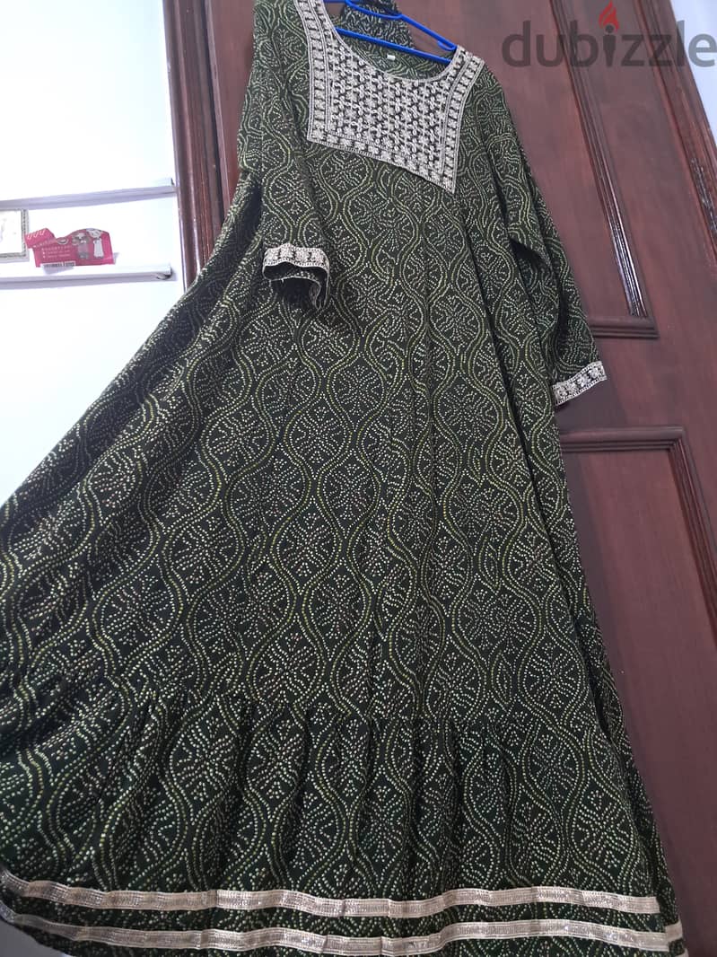 Large size long dresses with scarf, 4