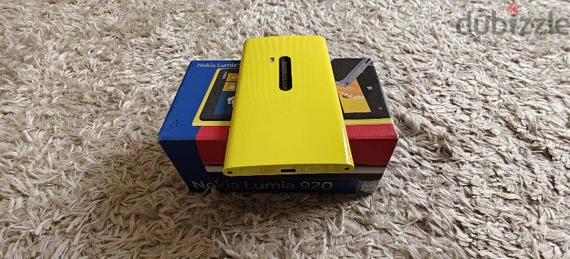 Vintage Phone-Yellow Nokia Lumia 920 in Excellent Condition 3