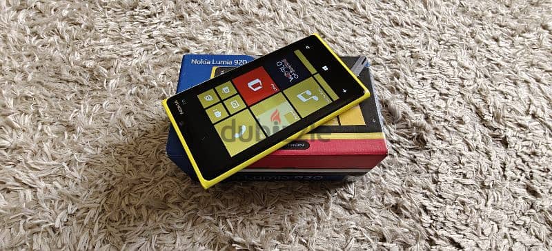 Vintage Phone-Yellow Nokia Lumia 920 in Excellent Condition 5