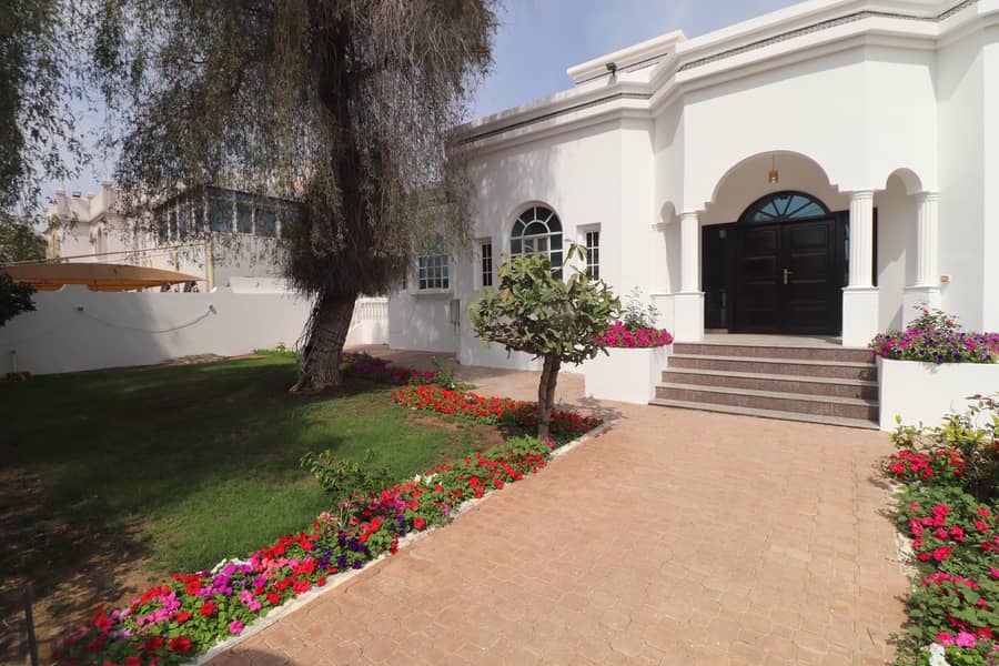 Azaiba -Beatiful 5 Bedrooms Villa with huge garden 1