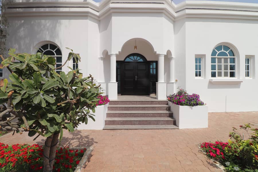 Azaiba -Beatiful 5 Bedrooms Villa with huge garden 2