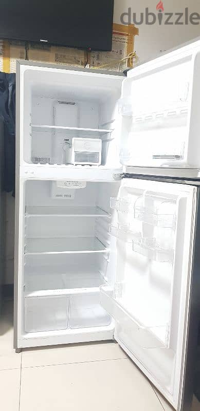 Used refrigerator looks like brand new. 1