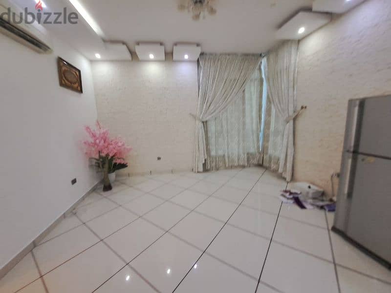 spacious  ground floor with a separate  entrance and  garden 9