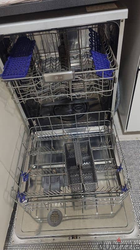 LG Dishwasher In Very Good condition 0