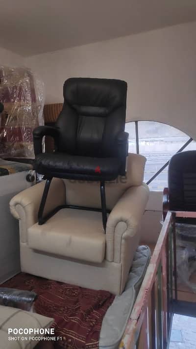 Used Manager or Visitor Chairs  Quantity available