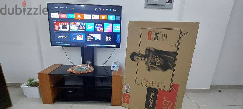 TCL television 49 inch with TV stand 3