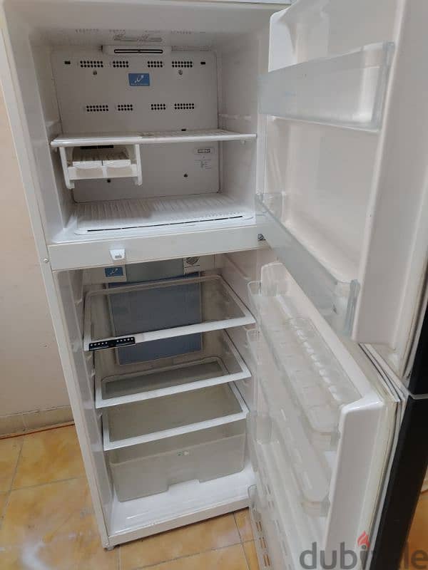 Small Medium&Big size fridges are available  in good price 20r to 80r 1