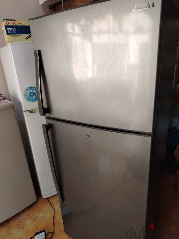 Small Medium&Big size fridges are available  in good price 20r to 80r 4