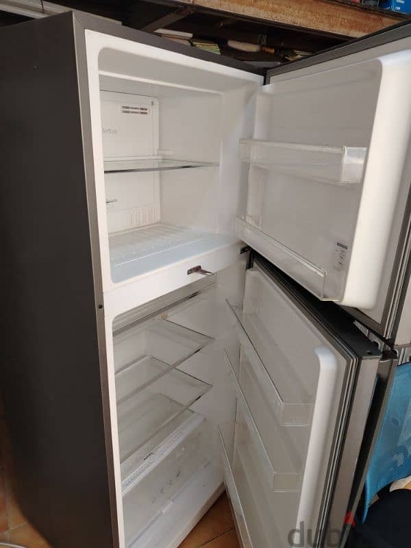 Small Medium&Big size fridges are available  in good price 20r to 80r 5