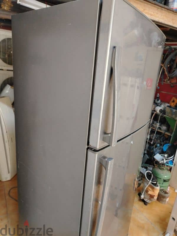 Small Medium&Big size fridges are available  in good price 20r to 80r 6