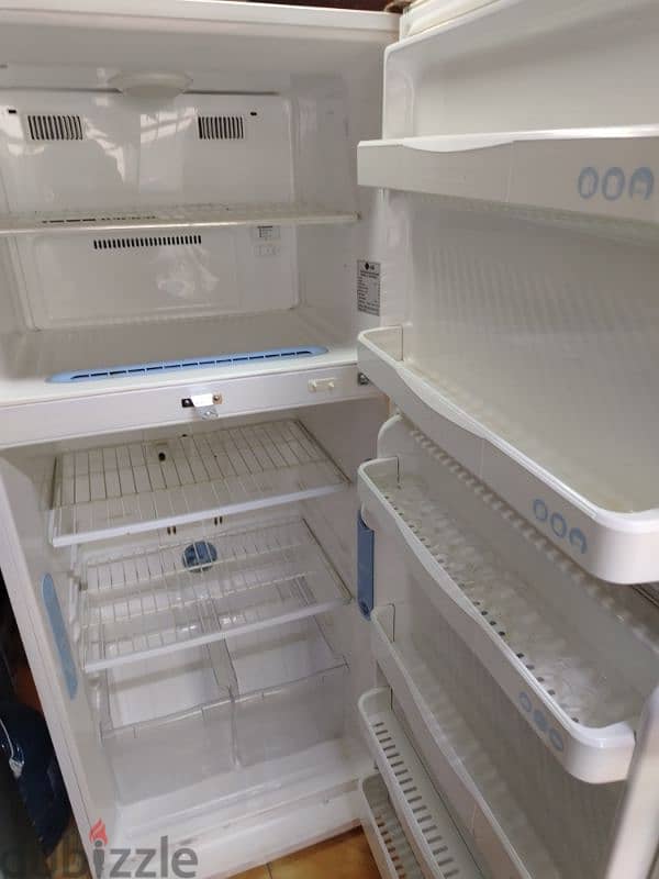 Small Medium&Big size fridges are available  in good price 20r to 80r 10