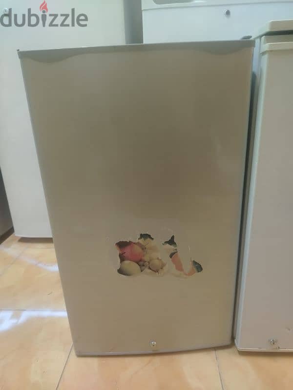 Small Medium&Big size fridges are available  in good price 20r to 80r 12