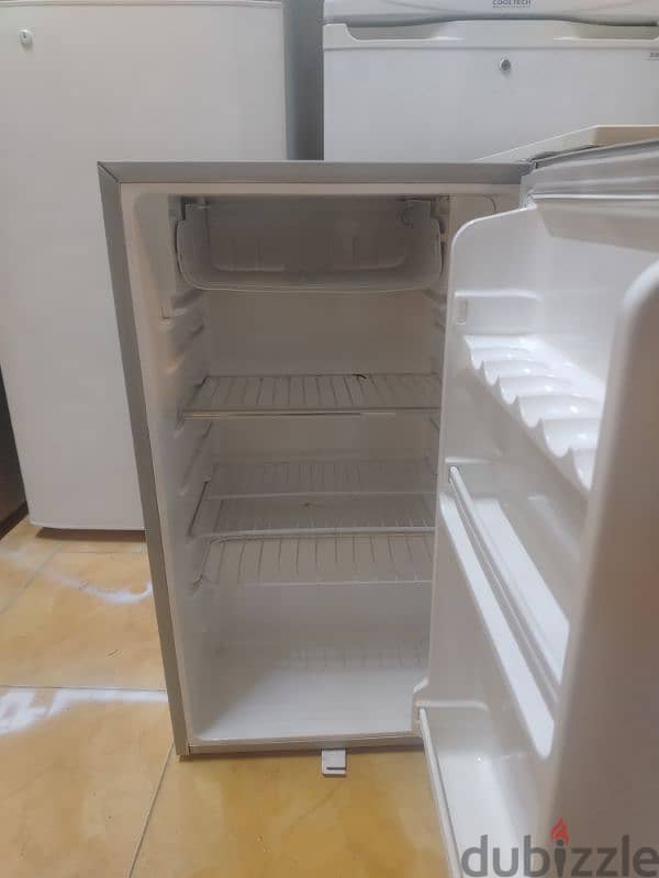 Small Medium&Big size fridges are available  in good price 20r to 80r 13