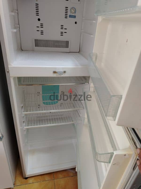 Small Medium&Big size fridges are available  in good price 20r to 80r 15