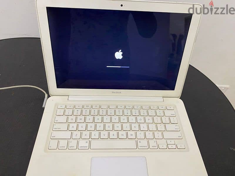 Mac book good condition 1