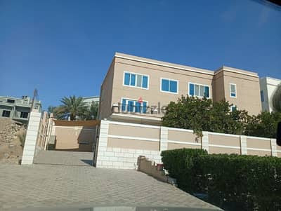 corner private villA mawaleh south