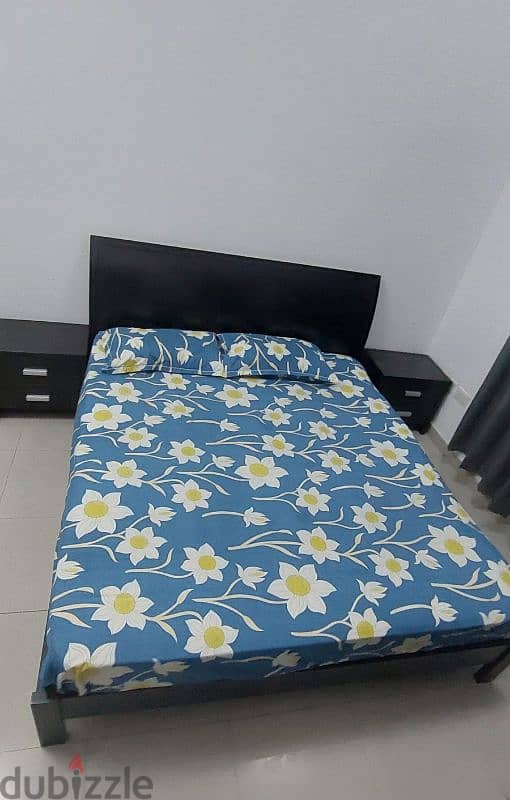 Double bed with mattress and two side tabless 0