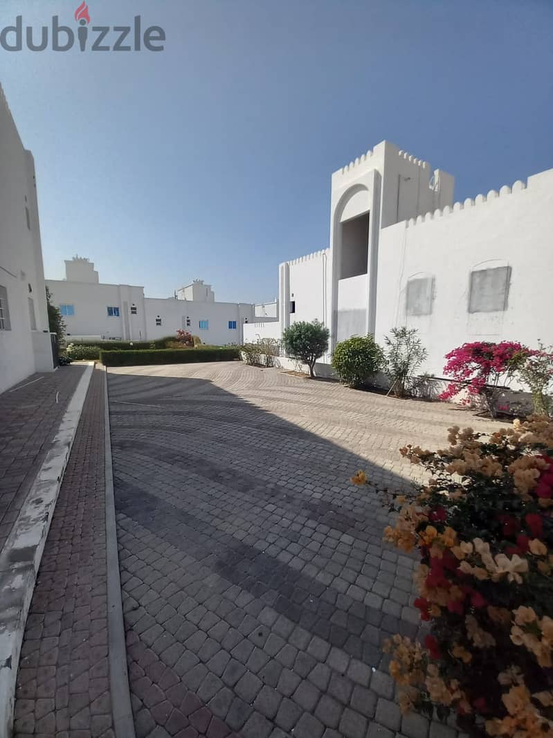 Standalone Villa Spacious 3 Bedroom  + Maids Room - Madinat Al Ilam 11