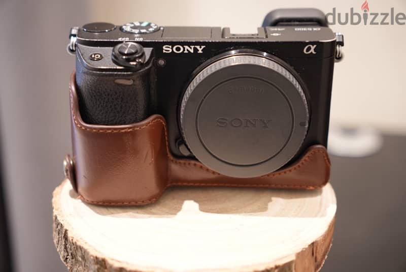 sony a6300 in good condition 0