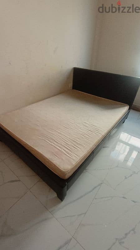 Queen size bed with matress 0