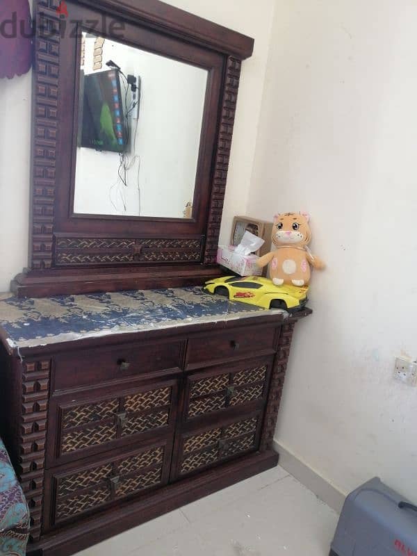 dressing table 0