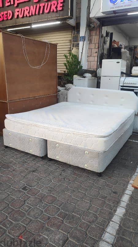 KingSize Bed with Pillowtop Metress Excellent Condition 0