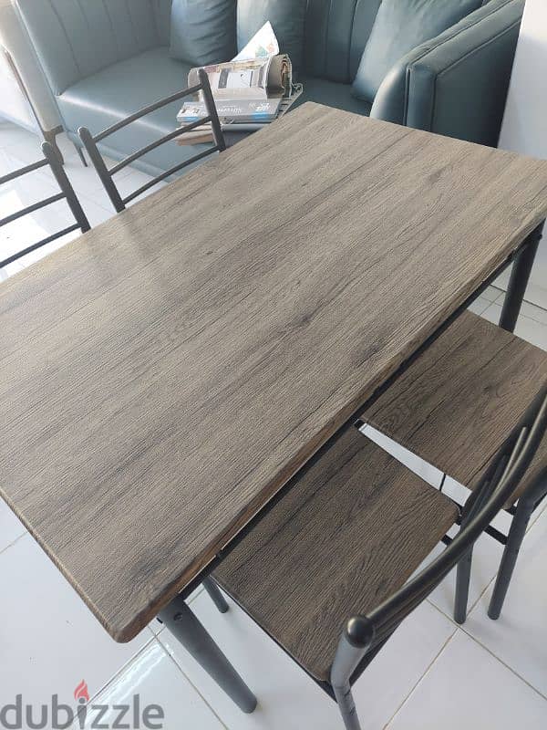 new Dining table available. without delivery 38 rial 3