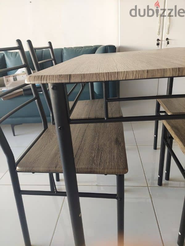 new Dining table available. without delivery 38 rial 6