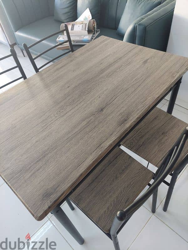 new Dining table available. without delivery 38 rial 7