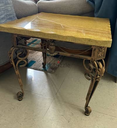 Coffee table + 2 big side tables good condition