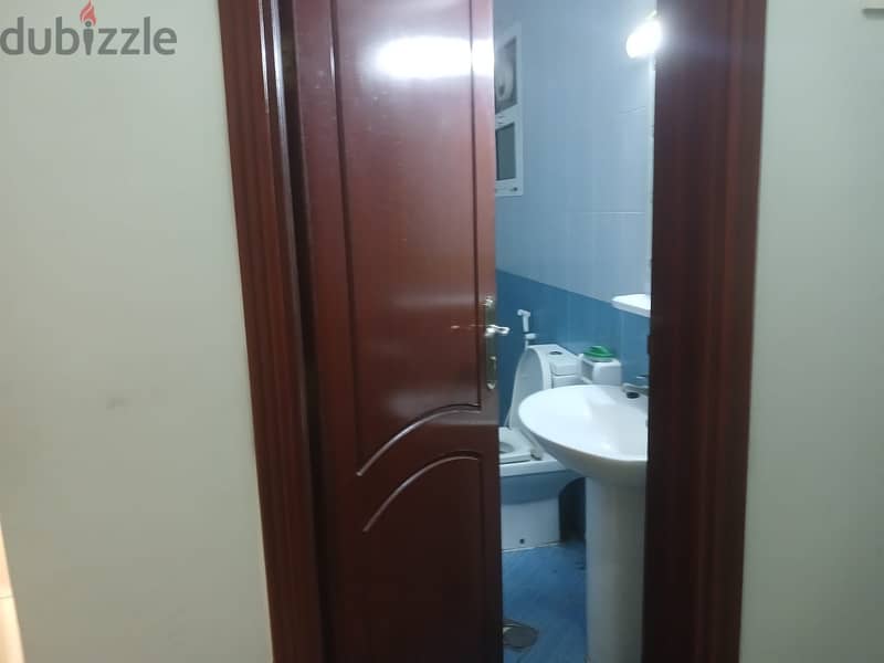 Master Room with attached bathroom for Rent executive bachelor Indians 1